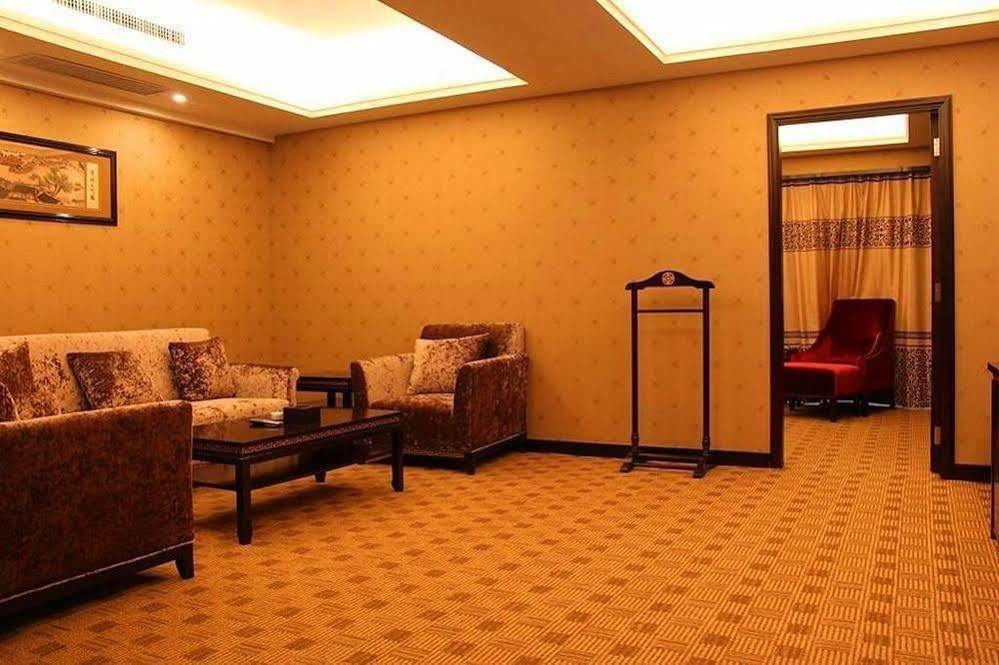 New Beacon Runfeng International Hotel ווהאן מראה חיצוני תמונה