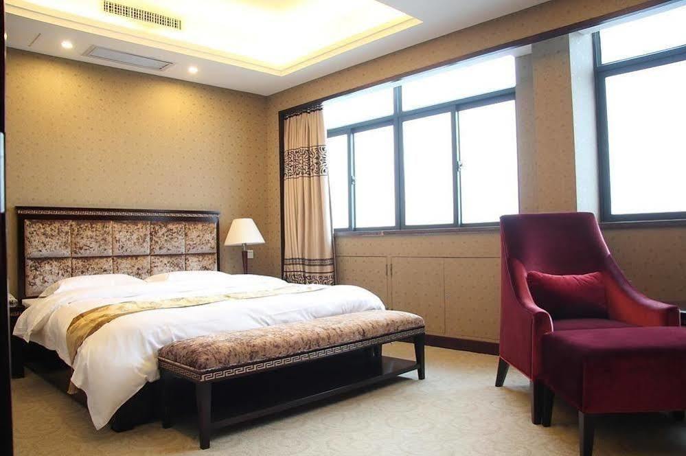 New Beacon Runfeng International Hotel ווהאן מראה חיצוני תמונה